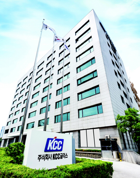 KCC±Û¶ó½º, ¹ÝµµÃ¼ `À¯¸®±âÆÇ` °³¹ß º»°ÝÈ¡¦±¹Ã¥ °úÁ¦ ¼öÇà ±â¾÷ ¼±Á¤ KCC±Û¶ó½º, ¹ÝµµÃ¼ `À¯¸®±âÆÇ` °³¹ß º»°ÝÈ¡¦±¹Ã¥ °úÁ¦ ¼öÇà ±â¾÷ ¼±Á¤